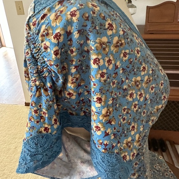 Free People Blue Floral Keyhole Back Dress With Lace. Size Medium - Picture 10 of 13